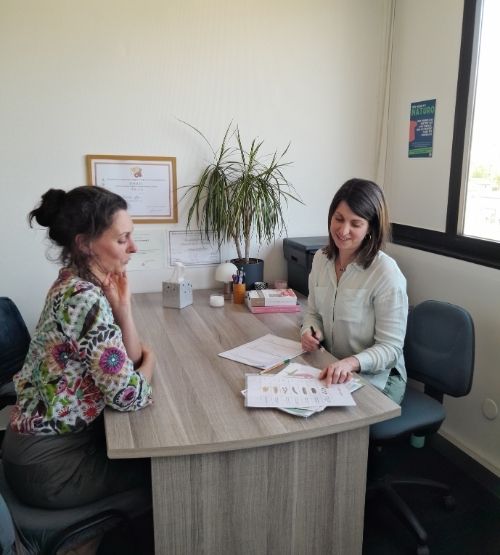Fanny Hugues naturopathe en consultation à Meylan